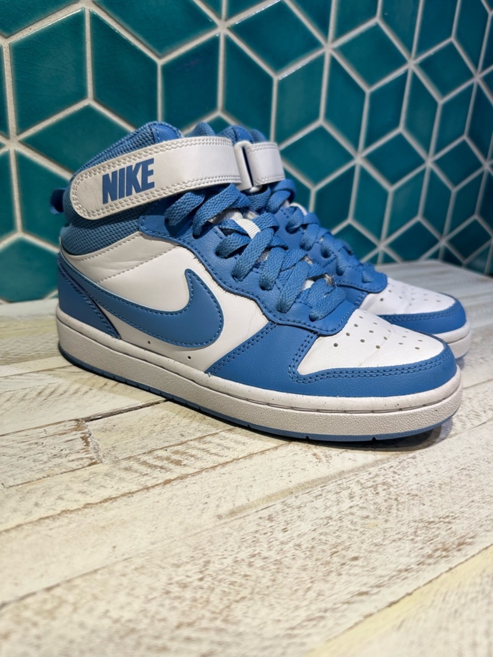 Nike Court Borough 2 Mid Sneakers Boys Big Kid CD7782-123 size 3.5Y